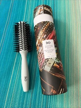 R+Co Vegan Boar Bristle Hair Brush #4 (65 mm)